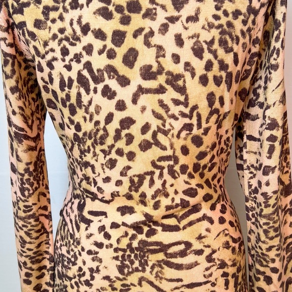 St. John Collection by Marie Gray V Neck Leopard Print Pullover Sweater Size M - Picture 2 of 5